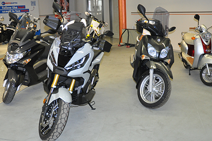 noleggio-moto-como-negozio