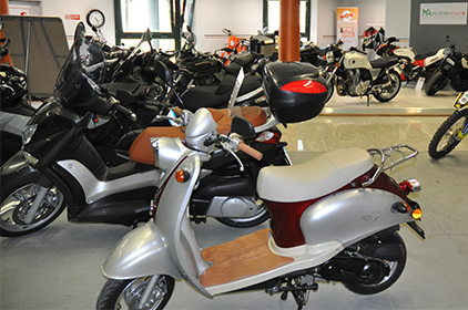 noleggio-moto-e-scooter-como